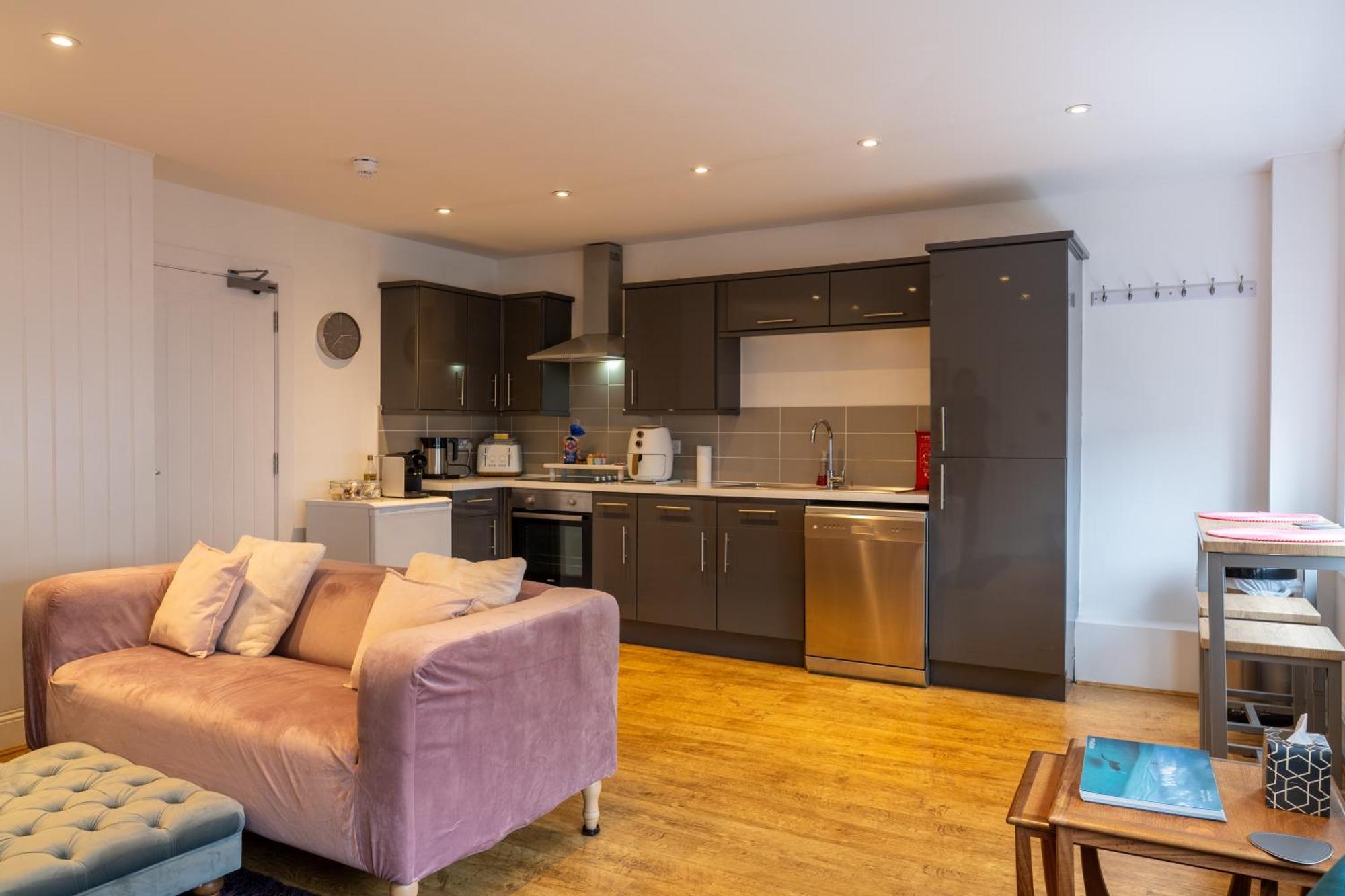 Cute 1 Bed Apartment 2 Mins From The Sea - Sleeps 4, Flat 8 The Gables, Church Street, Lyme Regis Luaran gambar