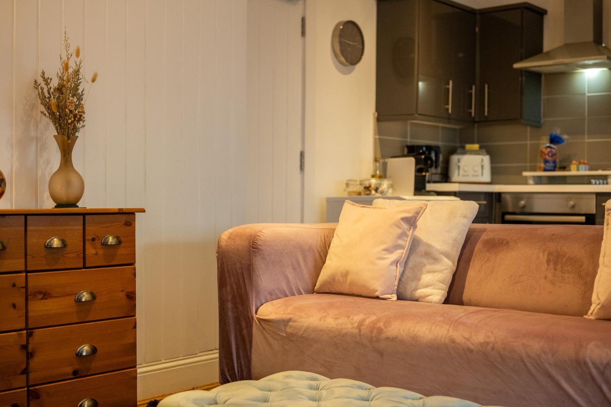 Cute 1 Bed Apartment 2 Mins From The Sea - Sleeps 4, Flat 8 The Gables, Church Street, Lyme Regis Luaran gambar